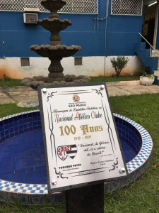 A placa marca o centenário do clube da Água Branca (Gerson Azevedo)