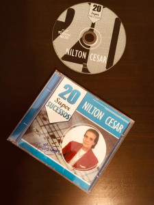 CD com os 20 sucessos do cantor (foto/Gerson Azevedo)