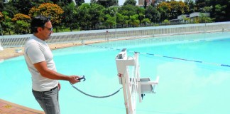 Pelezão reinaugura piscinas com acessibilidade