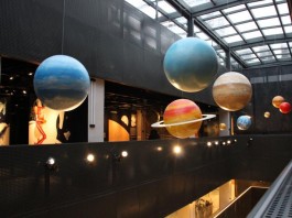 Casa Melhoramentos abre com exposição histórica e dos planetas do Ziraldo