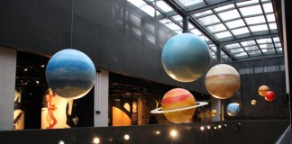 Casa Melhoramentos abre com exposição histórica e dos planetas do Ziraldo
