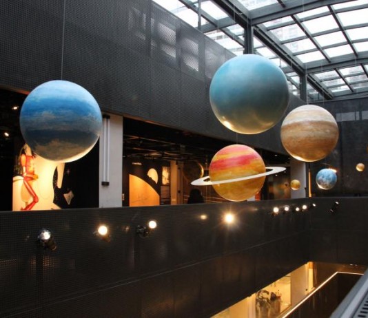 Casa Melhoramentos abre com exposição histórica e dos planetas do Ziraldo