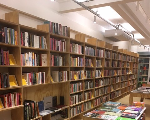 Festival Literário Arena da Palavra acontece em 20 livrarias de ruas da cidade 