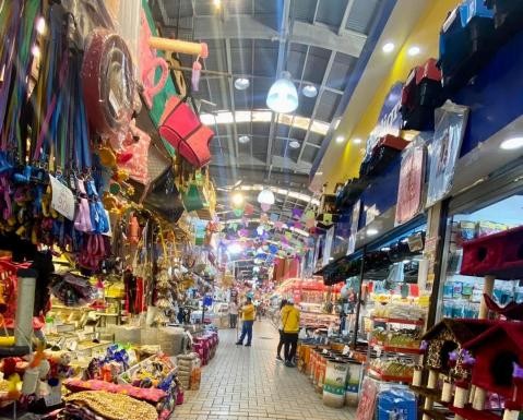 Mercado da Lapa comemora 72 anos com festa e bolo