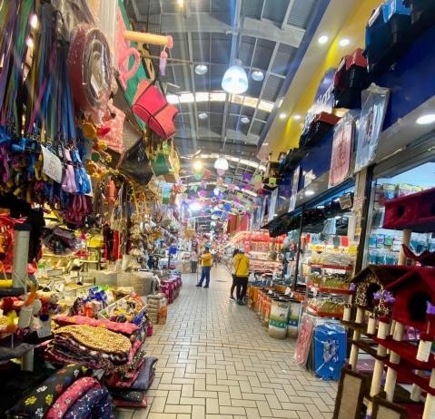 Mercado da Lapa comemora 72 anos com festa e bolo